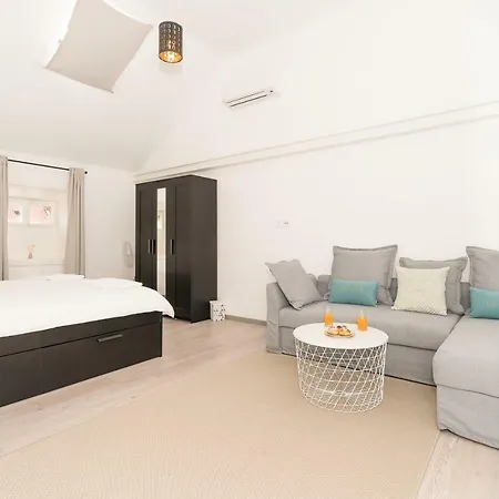 Loft At Republic Square