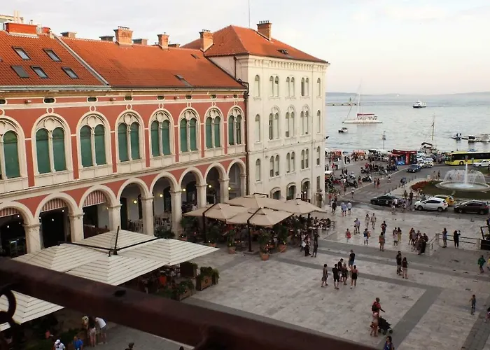 Loft At Republic Square Split